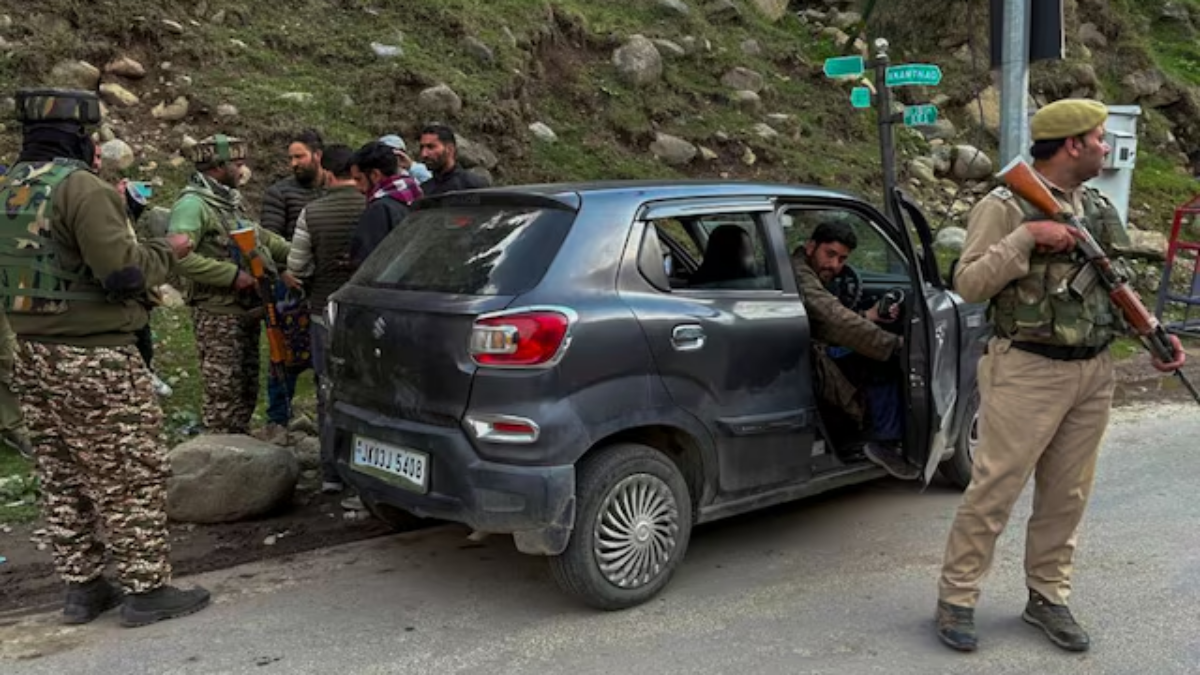 पहलगाम में पर्यटकों पर आतंकी हमला: 28 की मौत, लश्कर समर्थित टीआरएफ ने ली जिम्मेदारी