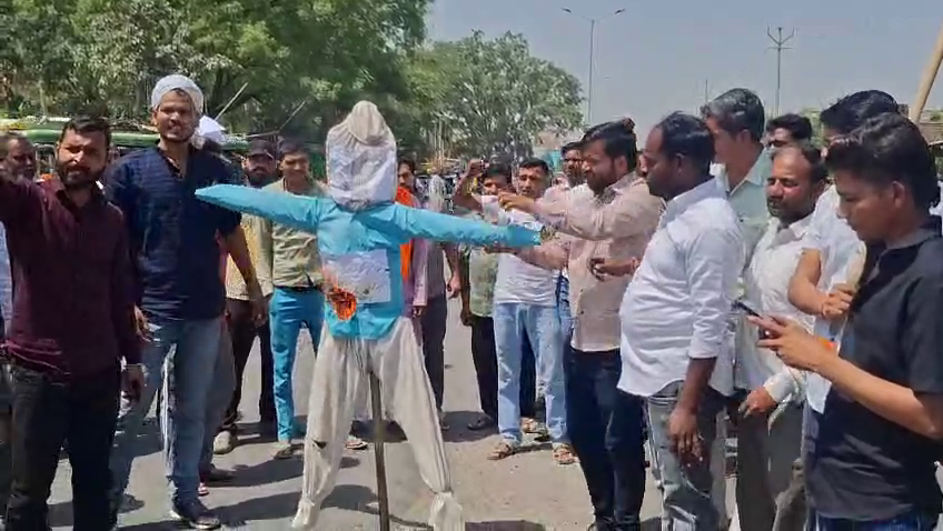 फर्रुखाबाद: पहलगाम आतंकी हमले में 26 मौतों पर व्यापारियों में आक्रोश, पाकिस्तान के खिलाफ उग्र प्रदर्शन- PAHALGAM TERROR ATTACK