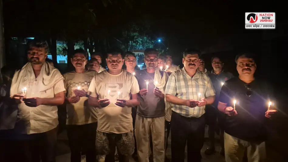 Bareilly Candle March: рдЕрд╣рдорджрд╛рдмрд╛рдж рд╡рд┐рдорд╛рди рд╣рд╛рджрд╕реЗ рдкрд░ рдлрд░реАрджрдкреБрд░ рдореЗрдВ рдХреИрдВрдбрд▓ рдорд╛рд░реНрдЪ, рд╕реИрдХрдбрд╝реЛрдВ рд▓реЛрдЧреЛрдВ рдиреЗ рджреА рд╢реНрд░рджреНрдзрд╛рдВрдЬрд▓рд┐