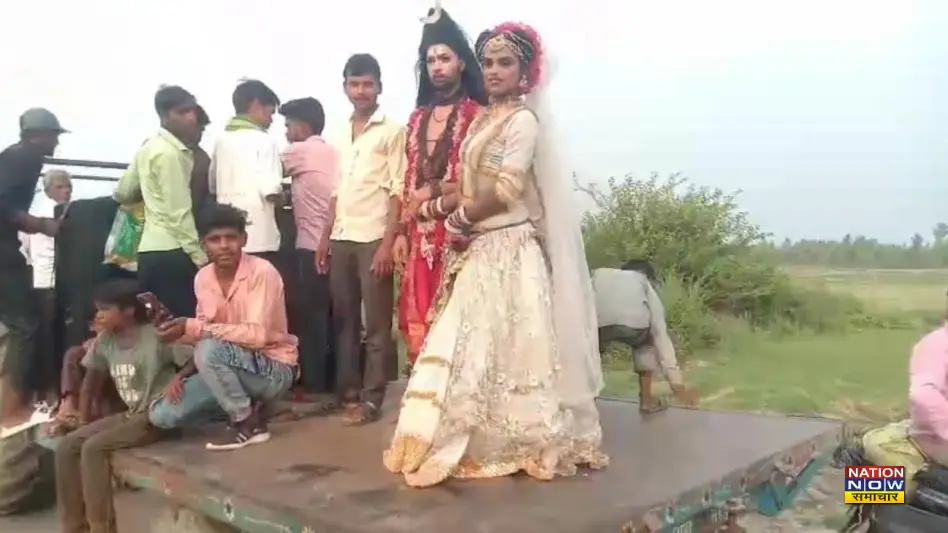 Bareilly Shiv Shobhayatra: श्रावण में सजी भक्ति की छटा, सैदापुर में निकली शिव परिवार की भव्य शोभायात्रा