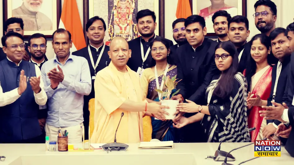 CM YOGI GUIDES PCS TRAINEE: рд╕рдВрд╡рд╛рдж, рд╕рдВрд╡реЗрджрдирд╢реАрд▓рддрд╛ рдФрд░ рд╕рдХрд╛рд░рд╛рддреНрдордХрддрд╛ рд╕реЗ рдмрдирд┐рдП рдкреНрд░рднрд╛рд╡реА рдЕрдлрд╕рд░: рд╕реАрдПрдо рдпреЛрдЧреА рдХрд╛ 45 PCS рдкреНрд░рд╢рд┐рдХреНрд╖реБрдУрдВ рдХреЛ рдореВрд▓ рдордВрддреНрд░