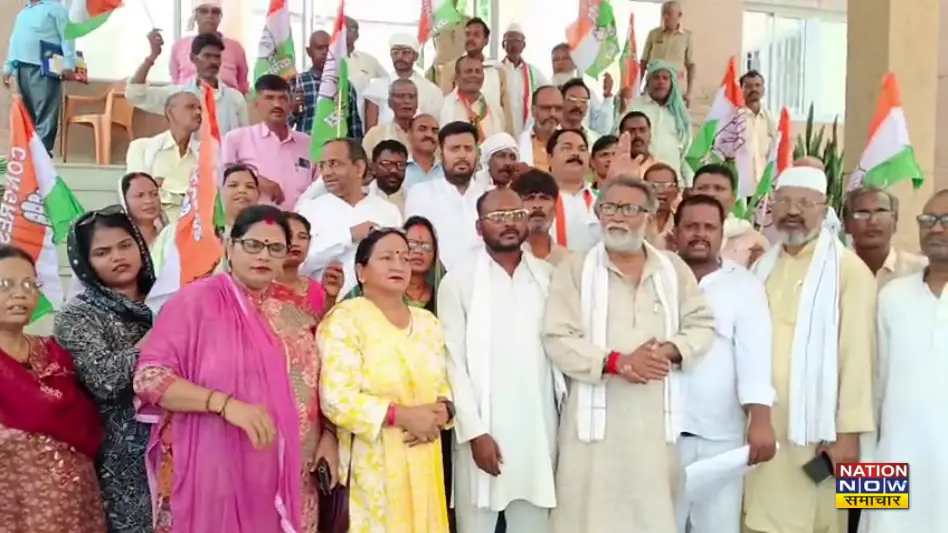 SONBHADRA CONGRESS PROTESTS: सोनभद्र में विद्यालयों के विलय के खिलाफ कांग्रेस का प्रदर्शन, राज्यपाल को सौंपा ज्ञापन