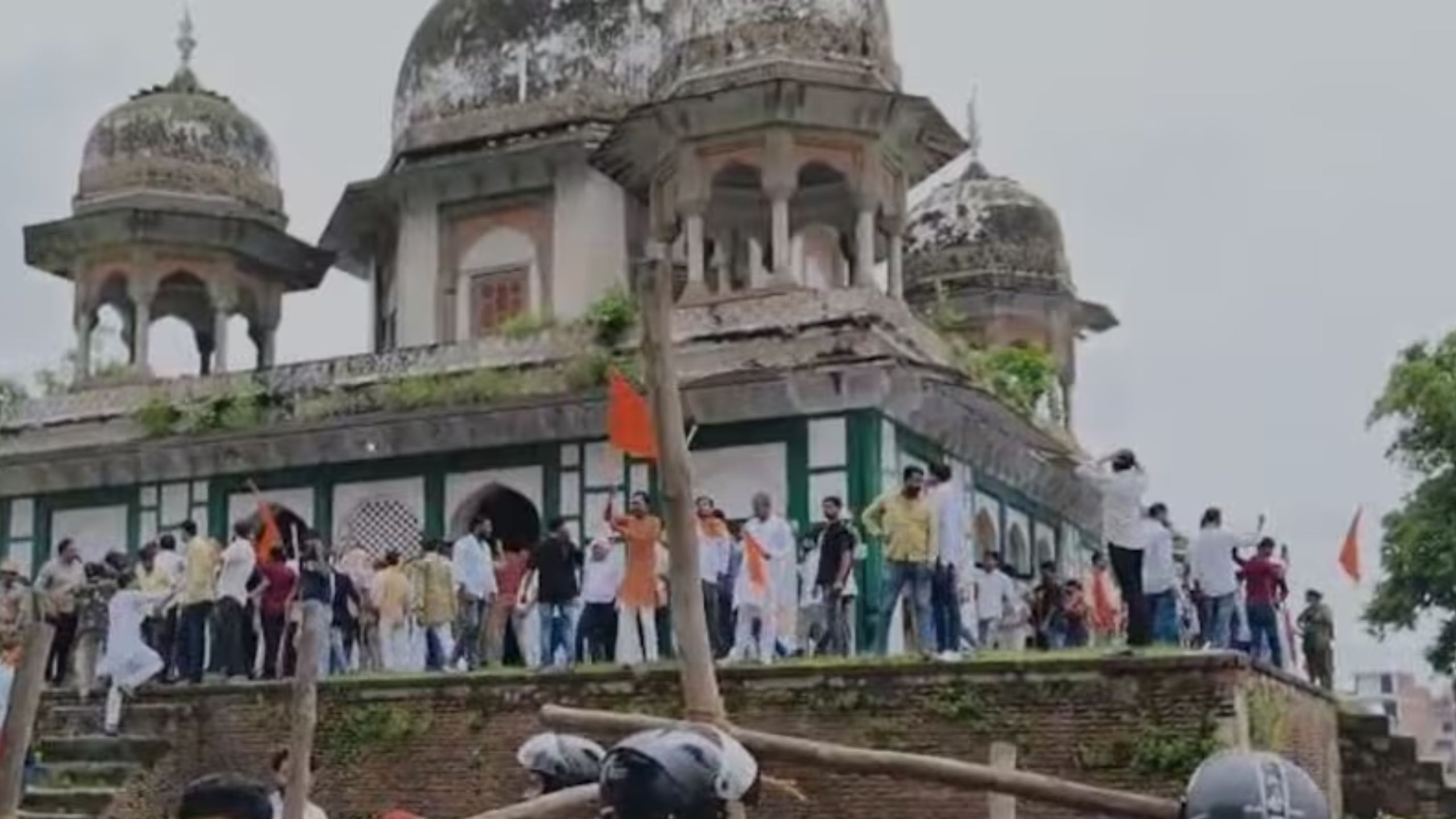 Fatehpur Maqbara Demolition live: फतेहपुर में मकबरा टूटने पर प्रशासन के हाथ-पैर फुले, बरेली के मौलाना ने लगाया ये आरोप