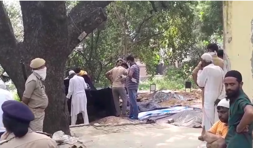 “मुरादाबाद दहेज हत्या कांड: कब्र से निकाला गया युवती का शव, पति और परिजनों पर मुकदमा दर्ज”