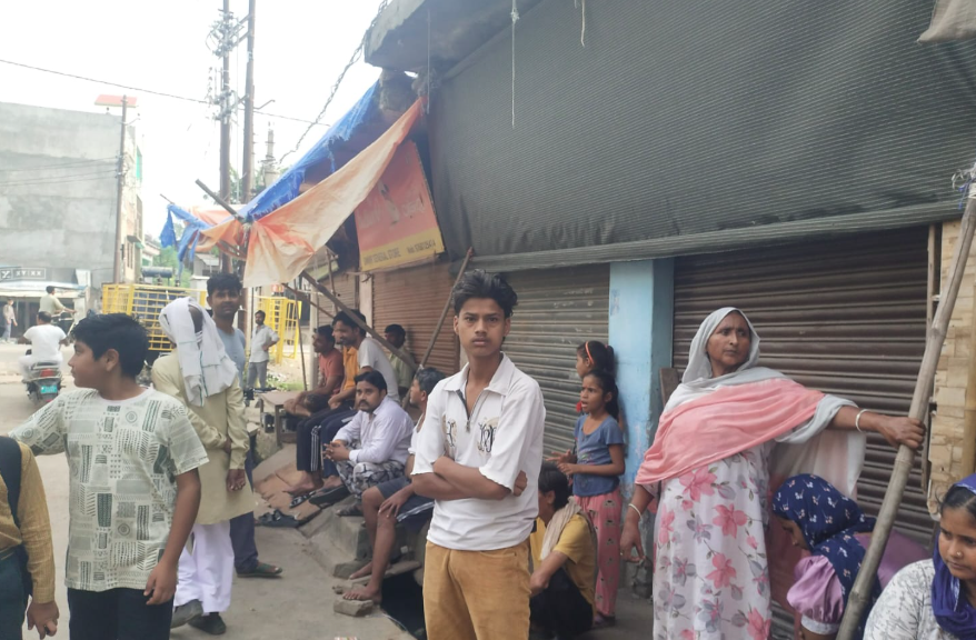 agra-umran-kasba-3-dukaan-jali-nuksan