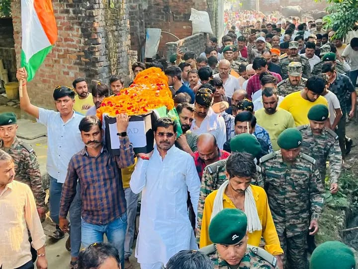 कानपुर में सड़क दुर्घटना में घायल सेना के हवलदार वीरेंद्र सिंह का निधन, पूरे राजकीय सम्मान के साथ अंतिम विदाई