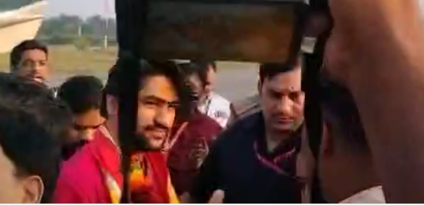 बागेश्वर धाम के पीठाधीश्वर धीरेन्द्र कृष्ण शास्त्री पहुंचे सुल्तानपुर, बिजेथुआ धाम में करेंगे पूजन