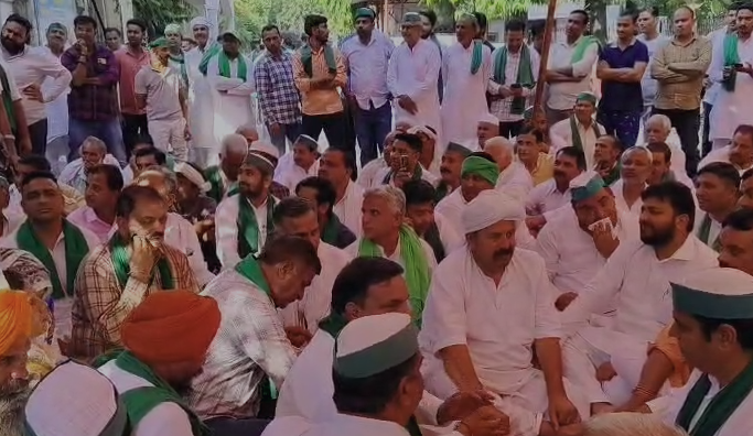 मुजफ्फरनगर: भाकियू सुप्रीमो नरेश टिकैत ने मुख्यमंत्री पर साधा निशाना,कहा-“गीदड़ों से दोस्ती कर ली”