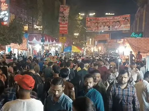 कानपुर पुलिस ने त्योहारों में सुरक्षा को लेकर किया विशेष घुड़सवारी गश्त का आयोजन