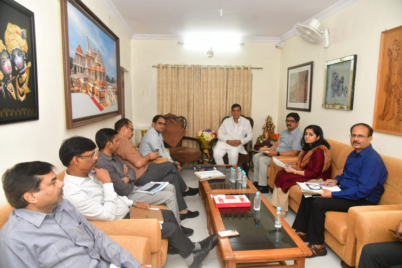 छठ पर्व: नगर विकास और ऊर्जा मंत्री ए.के. शर्मा ने तैयारियों को लेकर की समीक्षा, घाटों पर साफ-सफाई, प्रकाश और फॉगिंग कार्यों में तेजी के निर्देश