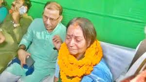 बिहार चुनाव: लालगंज में RJD उम्मीदवार शिवानी शुक्ला के समर्थन में मां अन्नू शुक्ला भावुक