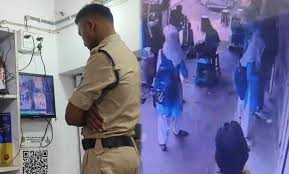 Schoolgirls buy alcohol, photo goes viral, administration in a tizzy, action against shop decided after investigation