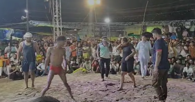 कानपुर देहात के अकबरपुर इंटर कॉलेज में दशहरे मेले में हुआ महिला पहलवान का धमाल