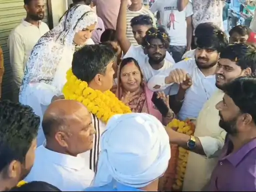 कानपुर देहात: इरफान सोलंकी का बड़ा ऐलान, 2027 में पत्नी नसीम सोलंकी के साथ चुनाव लड़ने का किया संकेत