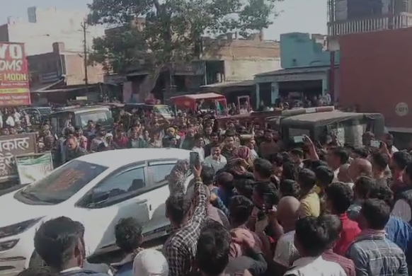 औरैया: OYO होटल पर पुलिस का छापा, चार युवतियां व चार युवक हिरासत में