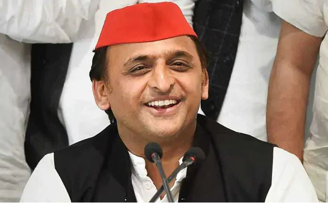 UP NEWS: समाजवादी पार्टी की सरकार आई तो महिलाओं को 40 हजार देंगे….अखिलेश यादव का बड़ा ऐलान