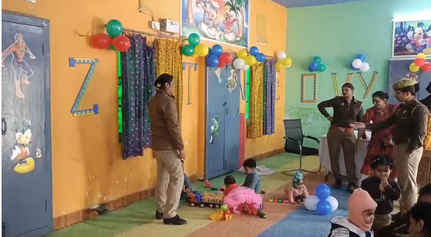बाँदा पुलिस की अनोखी पहल: महिला पुलिस कर्मियों के बच्चों के लिए शुरू हुआ शिशु पालन ग्रह