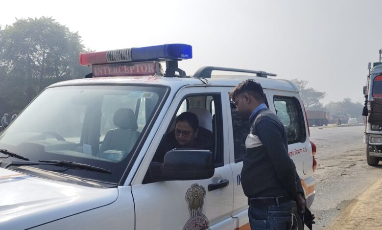 कानपुर देहात में सड़क हादसों पर सख्ती,ओवरलोड डंपरों पर चला प्रशासन का डंडा