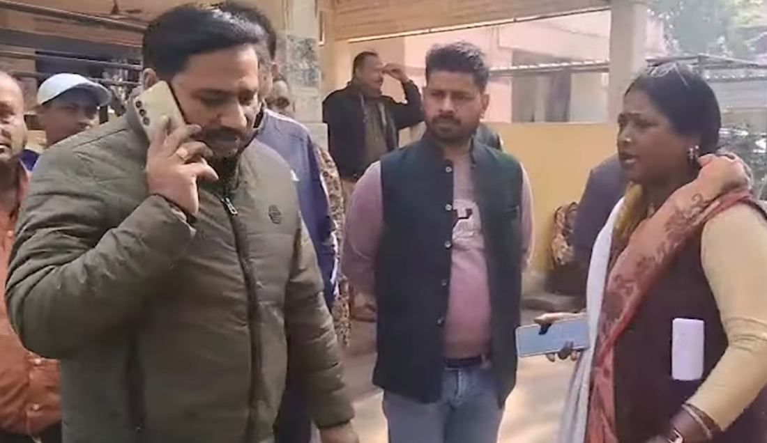 Kanpur Viral News: कानपुर में महिला बीजेपी नेता और सिपाही की तीखी नोंकझोंक, वीडियो हुआ वायरल