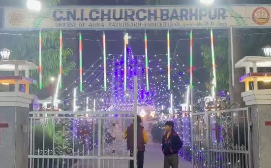 फर्रुखाबाद में आधी रात क्रिसमस का जश्न, मसीह समाज ने मनाया प्रभु यीशु का जन्मोत्सव