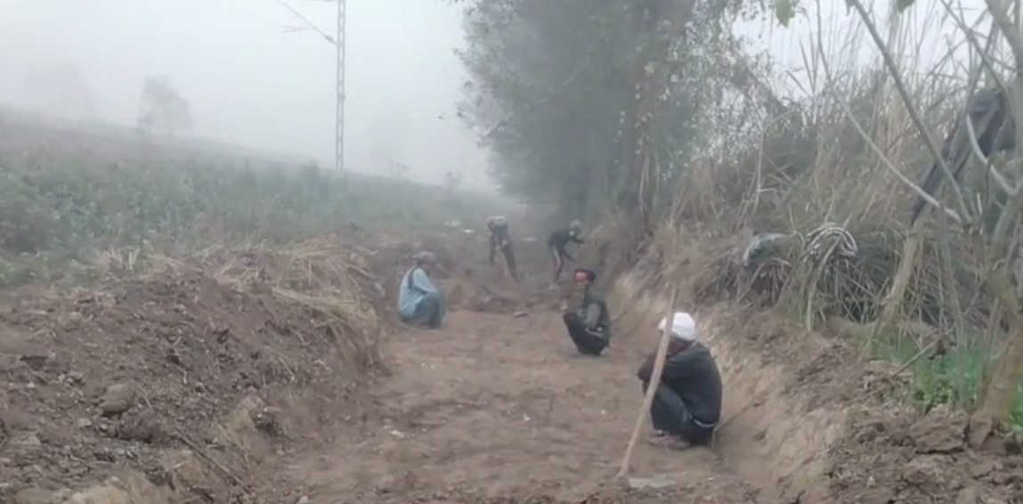 सीतापुर के परसेंडी ब्लॉक में मनरेगा भ्रष्टाचार, 5 मजदूर मौके पर 70 कागजों में