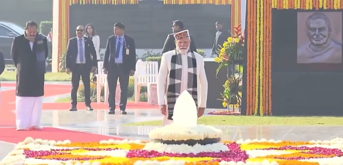अटल बिहारी वाजपेयी की 101वीं जयंती: PM मोदी ने ‘सदैव अटल’ स्मारक पर दी श्रद्धांजलि, बताया राजनीति की मिसाल