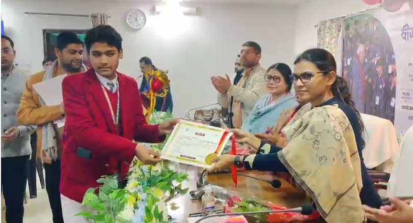 बांदा में वीर बाल दिवस का भव्य आयोजन, 36 मेधावी बच्चे हुए सम्मानित