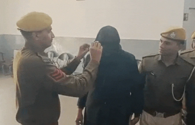 बुर्के में छिपा रेप का आरोपी, लिपस्टिक लगाकर पुलिस को दिया चकमा; आखिरकार वृंदावन से गिरफ्तार