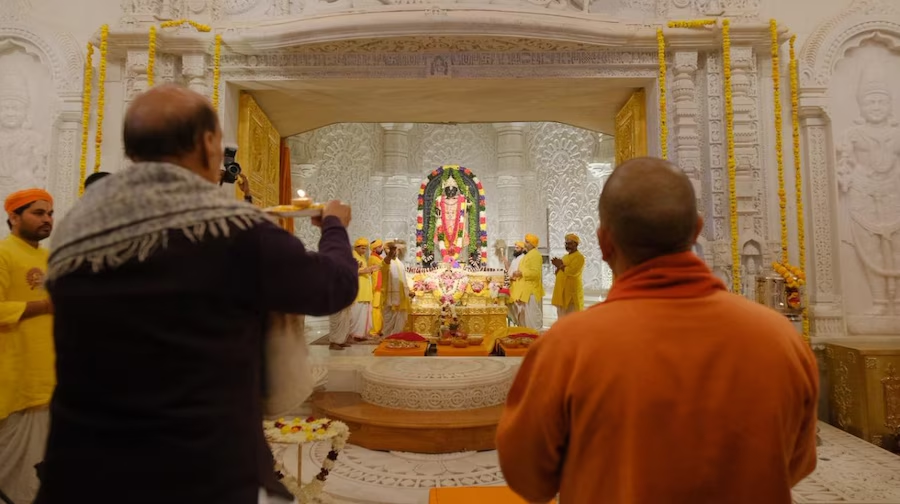 अयोध्या: प्रतिष्ठा द्वादशी पर राम जन्मभूमि में विशेष पूजा, राजनाथ सिंह और सीएम योगी ने किए रामलला के दर्शन