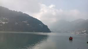 नैनीताल की हवा में बढ़ा प्रदूषण: PM 2.5 स्तर ने बढ़ाई चिंता