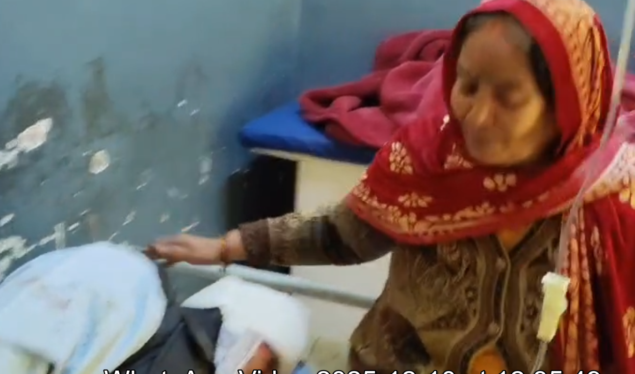 बांदा में बेटे-बहू का कहर: शिक्षक पिता पर पत्थर-डंडों से हमला