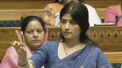 Dimple Yadav News: डिंपल यादव का बड़ा आरोप, यूपी उपचुनाव में सादे कपड़ों में पुलिस ने डाले वोट