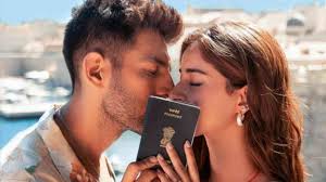 एयरपोर्ट पर दिखे कार्तिक आर्यन और अनन्या पांडे, सादगी भरे लुक ने खींचा ध्यान