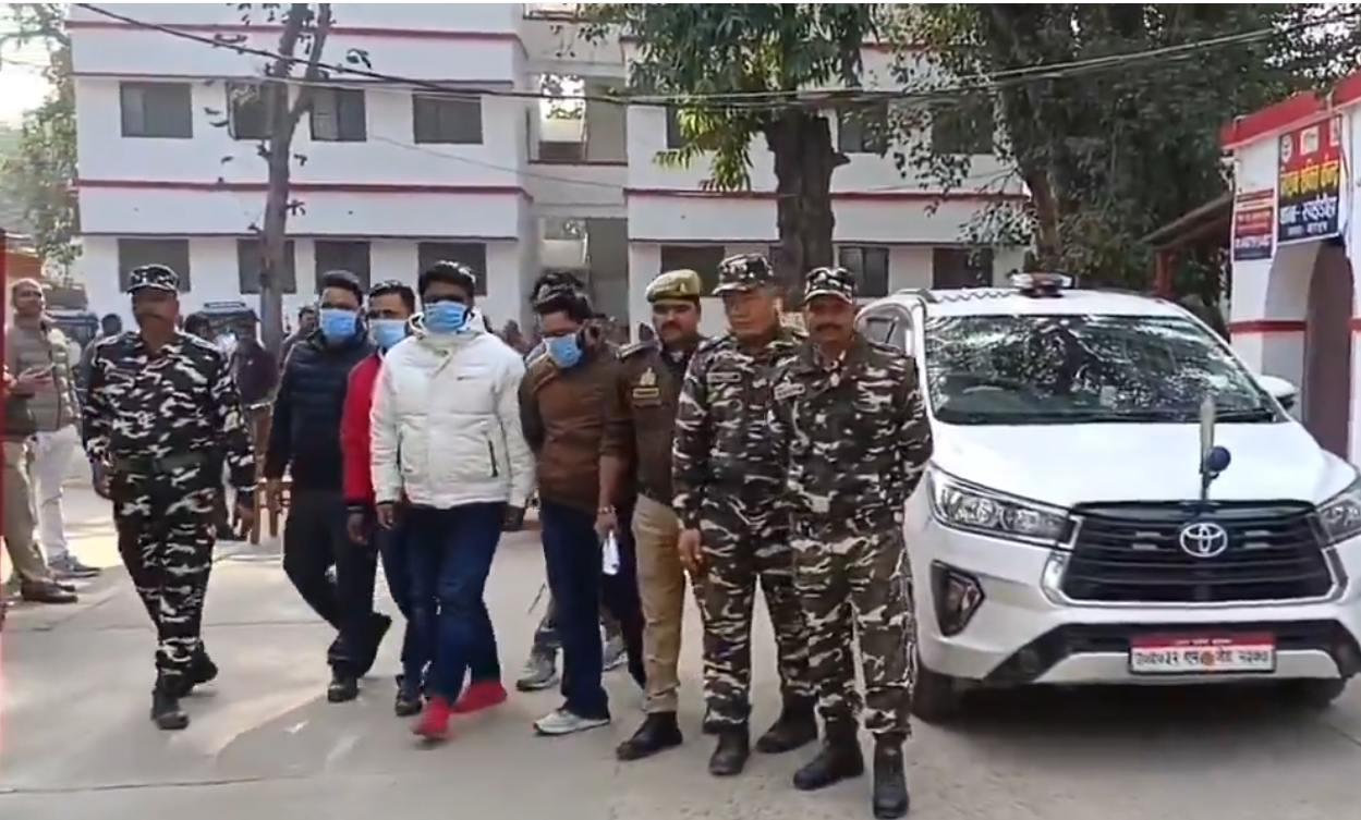 बहराइच: खुद को प्रमुख सचिव बताने वाला फर्जी अफसर गिरफ्तार, नेपाल कसीनो जाने की थी तैयारी