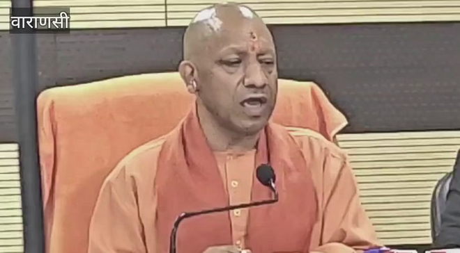 CM Yogi Varanasi Statement: वाराणसी में CM योगी का विपक्ष पर हमला, बोले– काशी का विकास कांग्रेस को नहीं पच रहा