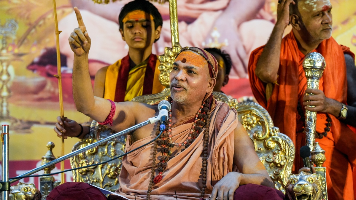 MaghMelaControversy: अविमुक्तेश्वरानंद को रोके जाने पर बवाल, शंकराचार्य नाराज़
