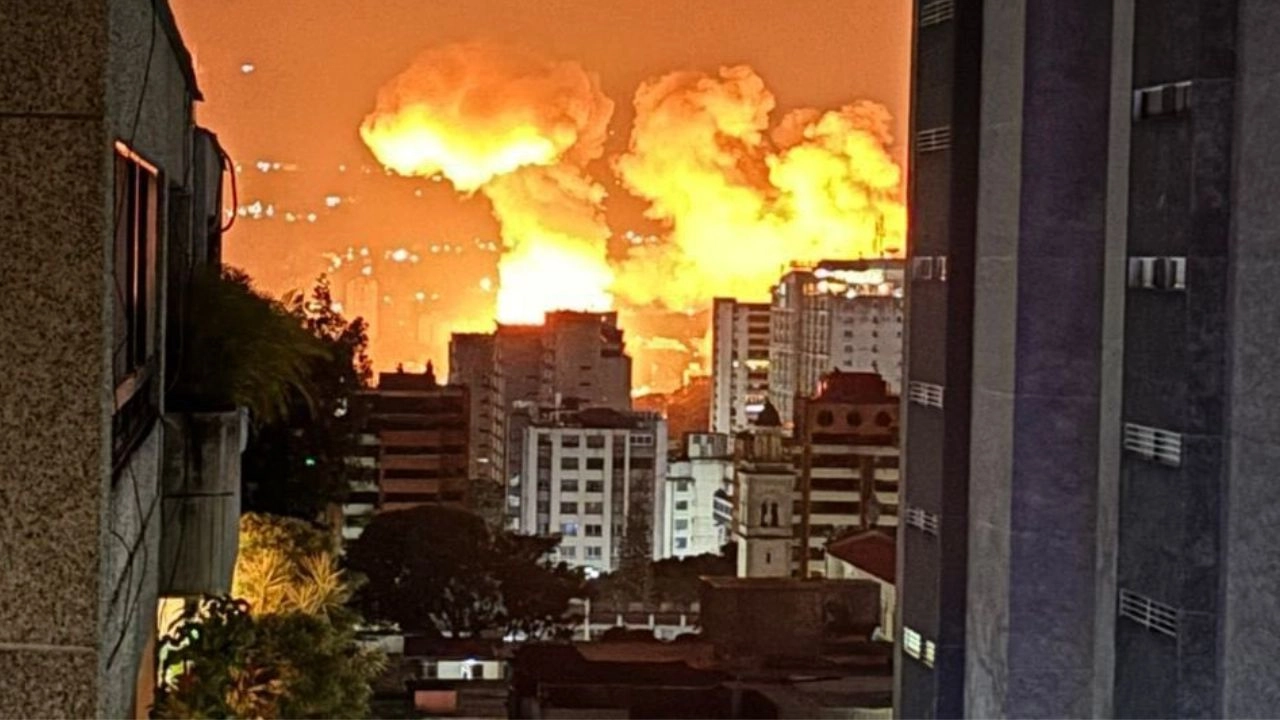 वेनेजुएला में भीषण धमाके, अमेरिका पर सैन्य हमले का आरोप, राष्ट्रपति मादुरो ने घोषित की नेशनल इमरजेंसी