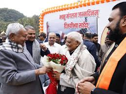 “बहुत आगे तक जाएंगे…” सम्राट चौधरी को नीतीश कुमार का आशीर्वाद, बिहार राजनीति में बढ़ी हलचल
