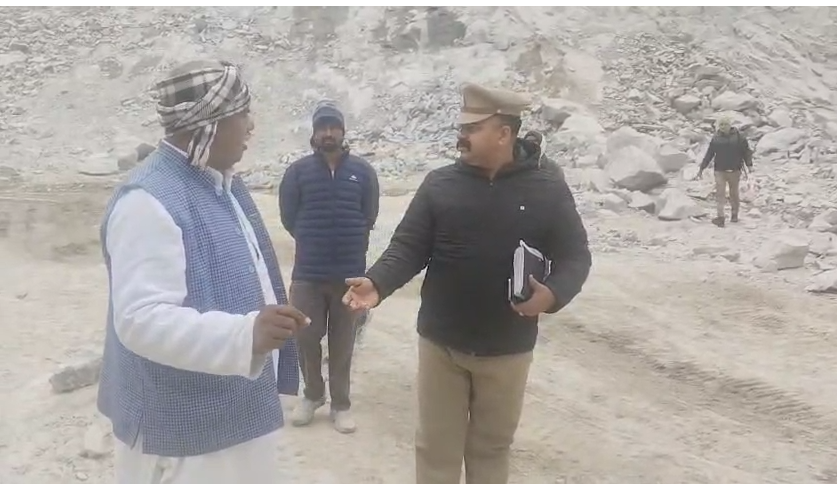 महोबा : रमकुंडा पहाड़ पर नाबालिग किशोरी केस का फरार आरोपी मृत पाया गया, इलाके में सनसनी