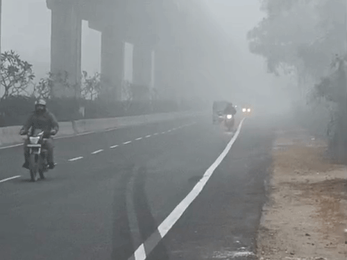 KanpurWeather: कानपुर में बादलों ने 4.8 डिग्री बढ़ाया पारा, दिन में ठंडी हवा से बढ़ी ठिठुरन