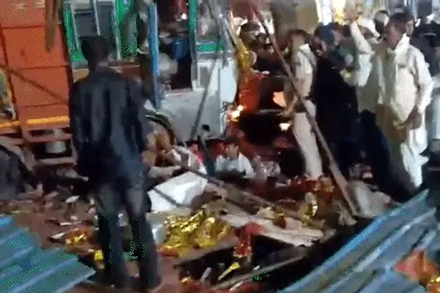 ग्वालियर में ट्रक श्रद्धालुओं को रौंदता हुआ दीवार से टकराया, 15 मरे 26 घायल; सभी मंदिर की लाइन में खड़े थे