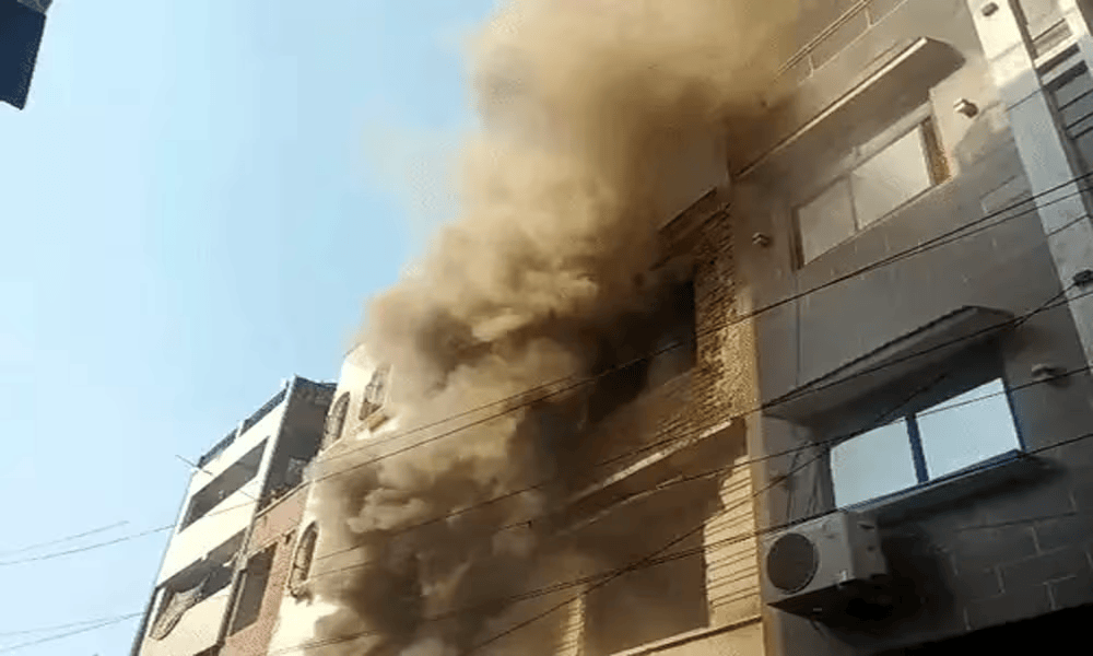 कानपुर के बाबूपुरवा में साइकिल गद्दी बनाने के कारखाने में लगी शॉर्ट सर्किट से भीषण आग