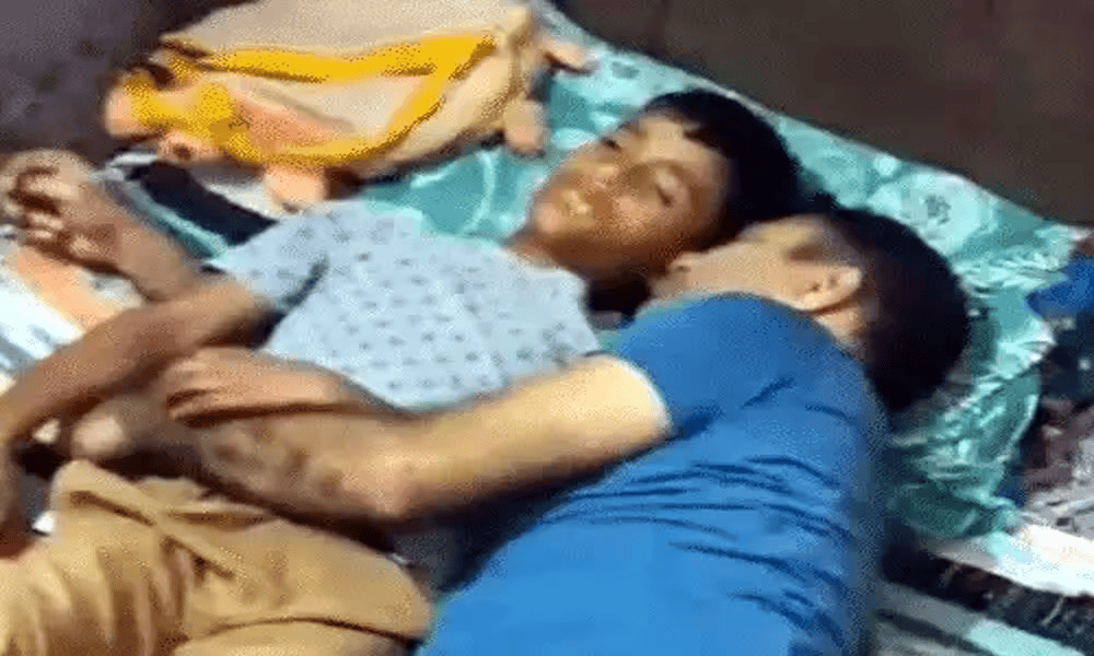 नोएडा के एक घर में मिलीं 5 लाशें: सभी एक परिवार के, इनमें मां-बाप और 3 बच्चे; फूड पॉइजनिंग की आशंका